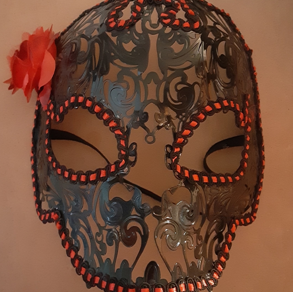 Black and red masquerade face mask